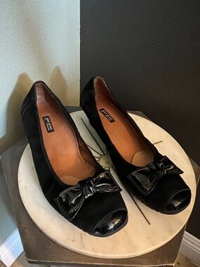Paul Green, fits size 8.5/9; Black Suede, Bow, Cap-Toe Wedge Ballet Flats